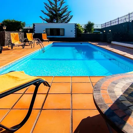 Leonard Villa