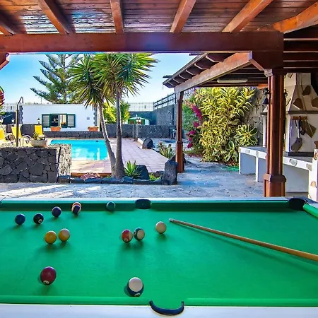 Leonard Villa Playa Blanca